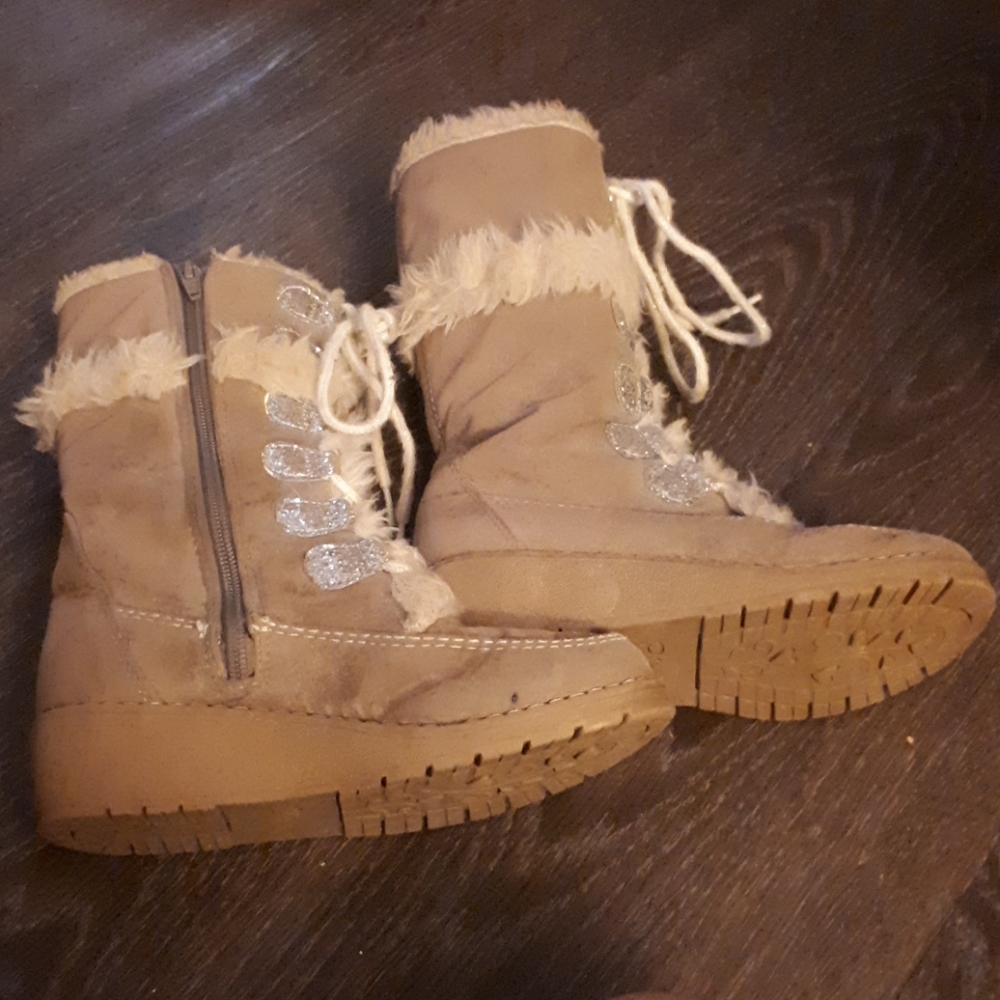 Cute winter boots for little kids